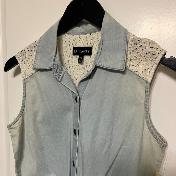 NWT LA Hearts blue sleeveless blouse size XS - Picture 2 of 10
